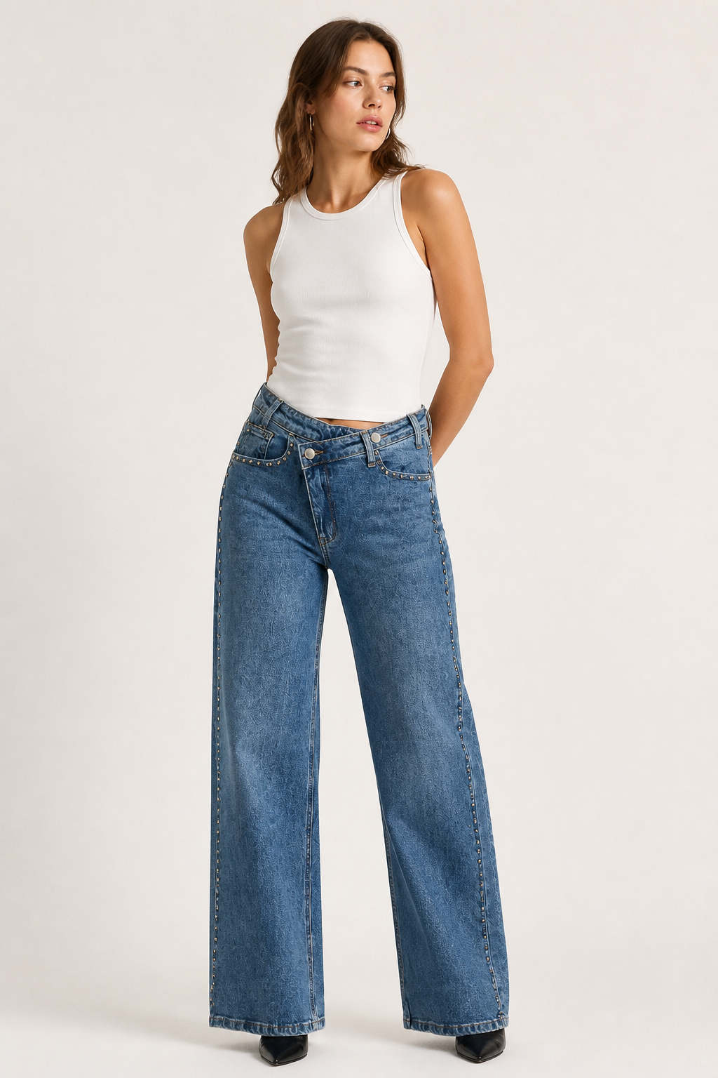 Jeans tachas cruzado